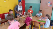 Sałatkę owocową jemy, bo zdrowo żyć chcemy!, Aneta Dworakowska
