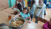 Sałatkę owocową jemy, bo zdrowo żyć chcemy!, Aneta Dworakowska