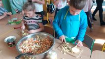 Rozwijamy się kulinarnie w czasie pobytu w świetlicy., Aneta Dworakowska
