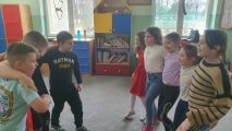 Karnawał w świetlicy, Świetlica